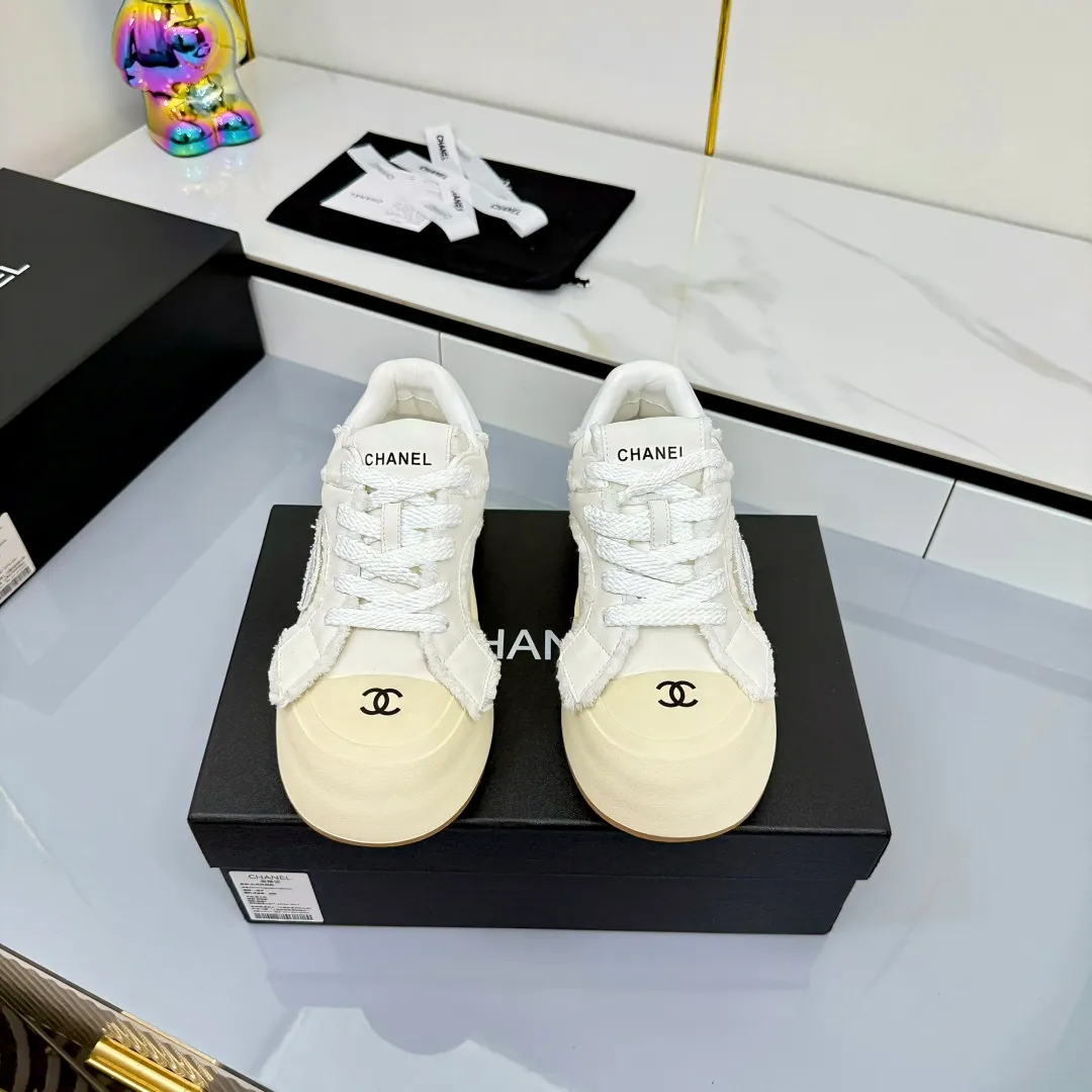 👟👟Ex-factory price 620👟👟 Chanel bread shoes ~ original calfskin panda shoes Chanel 25C latest hot style panda black and white sports shoes casual sneakers Xiaoxiang hot item classic black and white panda color coco girls must pay Fabric: original custom mixed sheepskin lining: original imported breathable mesh lining outsole: Original molded rubber + TPU combination Size: Women's 35-41 Buy now👉